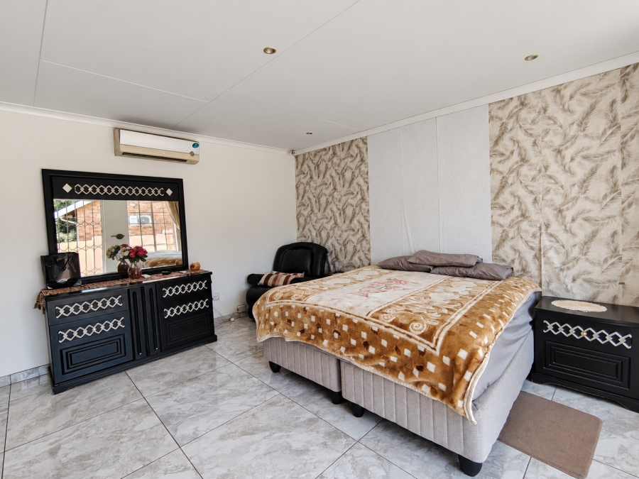 3 Bedroom Property for Sale in Safari Gardens North West